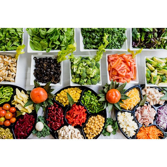 Fototapetai Įvairus maistas lėkštėje