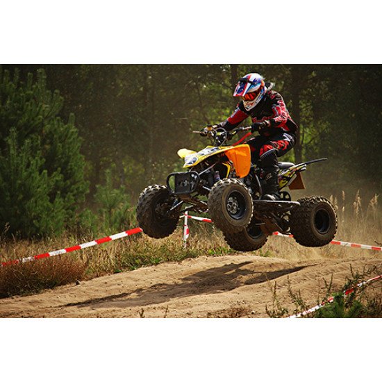 Fototapetai Keturratis važiuojantis keliu