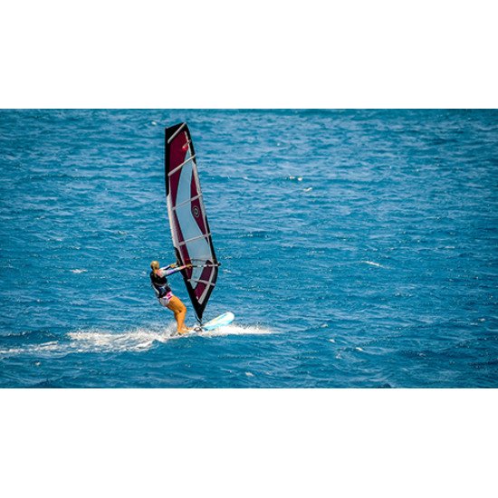 Fototapetai Bangletininkas buriuoja vandenyje