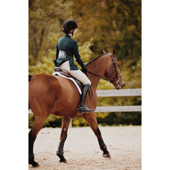 Fototapetai Moteris sėdi ant žirgo