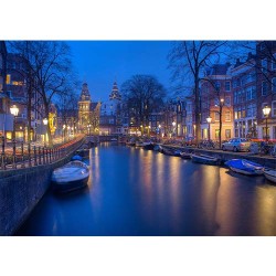 Plakatas Amsterdamas naktyje