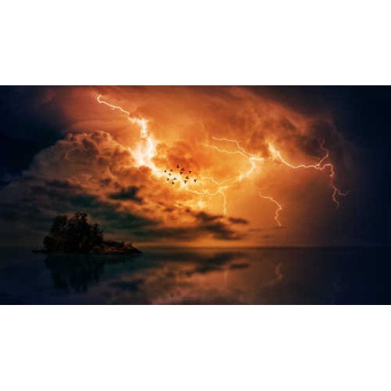 Fototapetas Žaibo nušviestas dangus vandenyno gilumoje