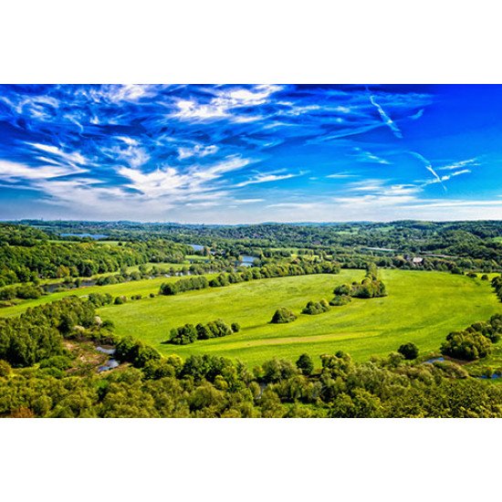 Fototapetas Žolės laukai prie upės