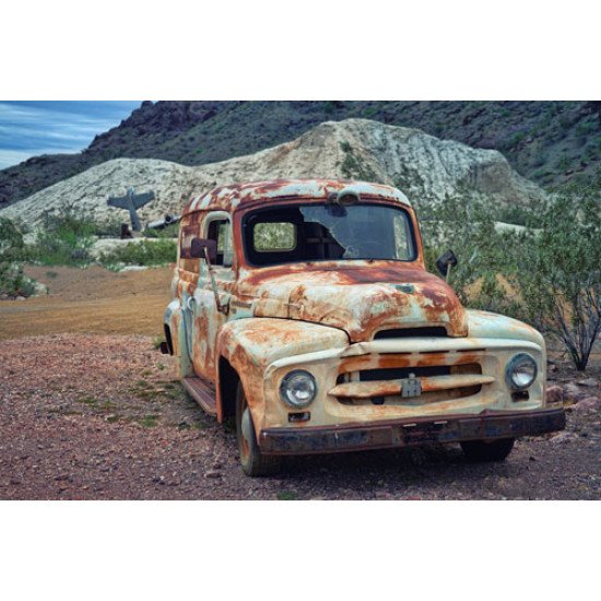 Fototapetai Apleistas automobilis kalnuose